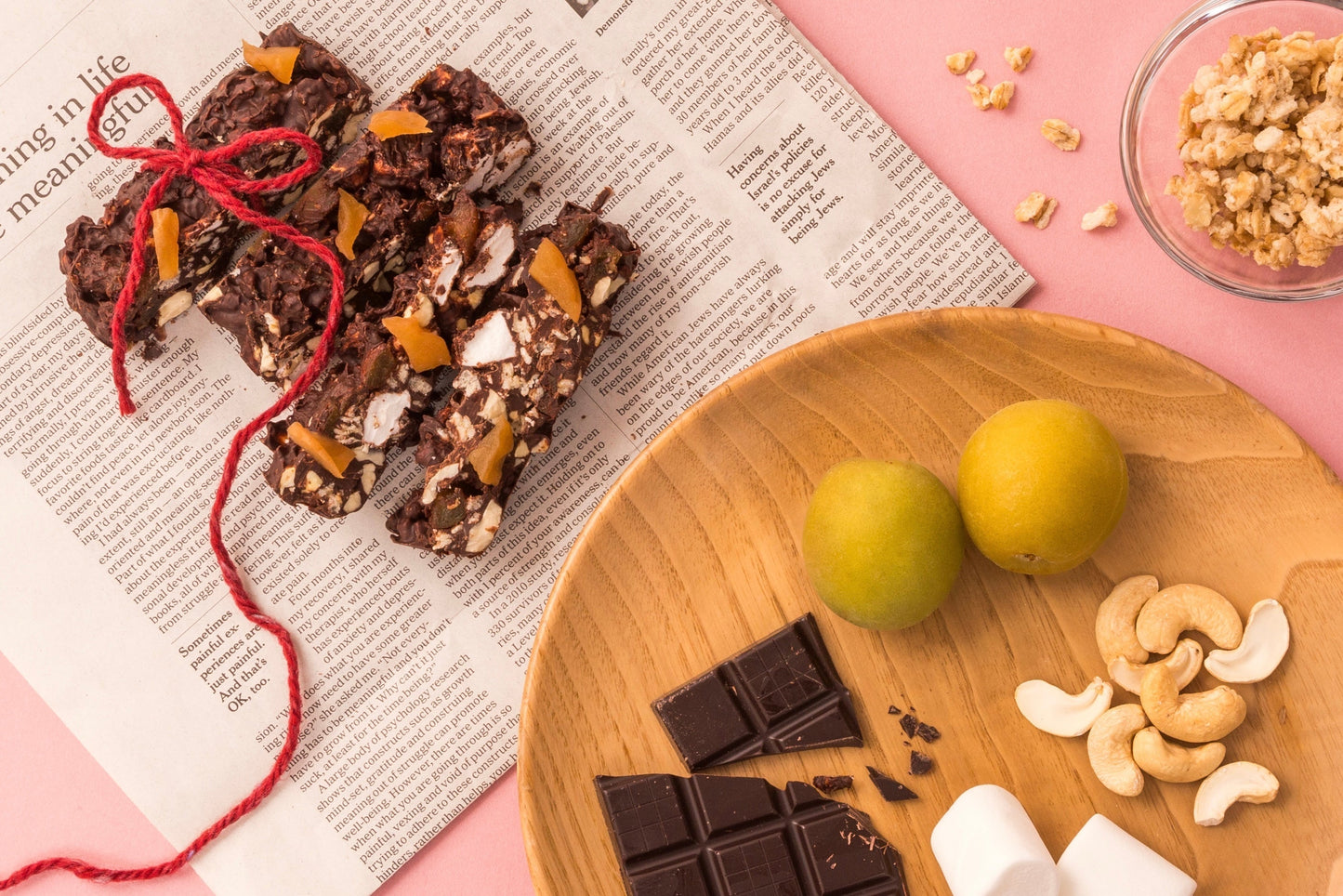 梅の酸味とビターチョコが相性抜群!<div> ざくざく食感の「梅チョコレートバー」