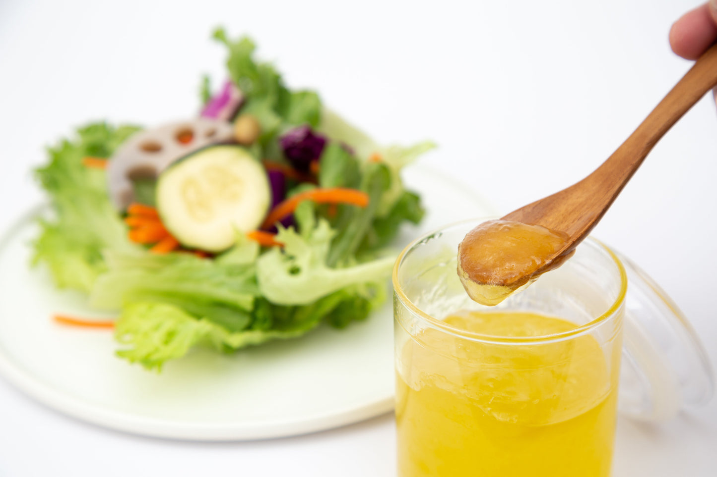 春野菜を彩る梅ジュレドレッシングでおしゃれな食卓に